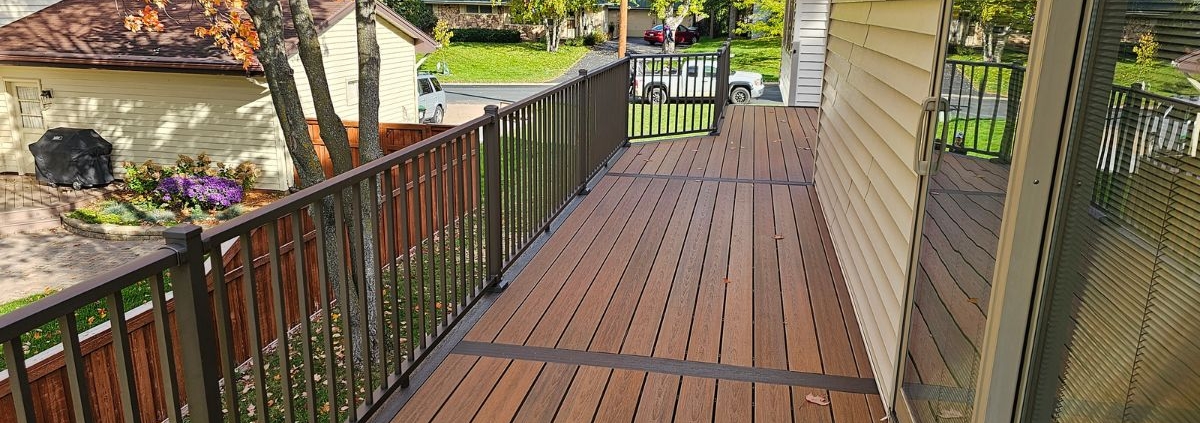 composite deck with black railings - Barefoot Construction Maintenance-Free Decking Lino Lakes